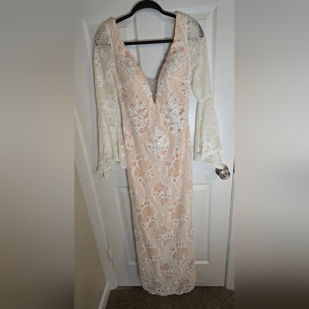 Elegant Lace V-Neck Dress in Cream and White